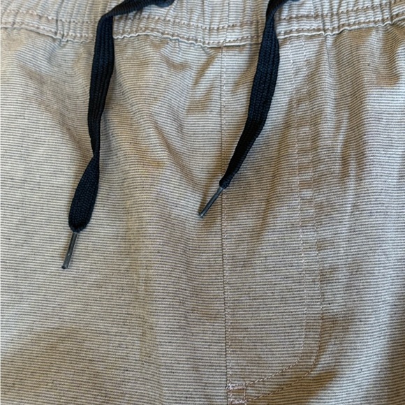 New REEF Men’s XL Fields Walk Shorts-Tan 36” Waist, 5” Inseam. - Picture 4 of 9